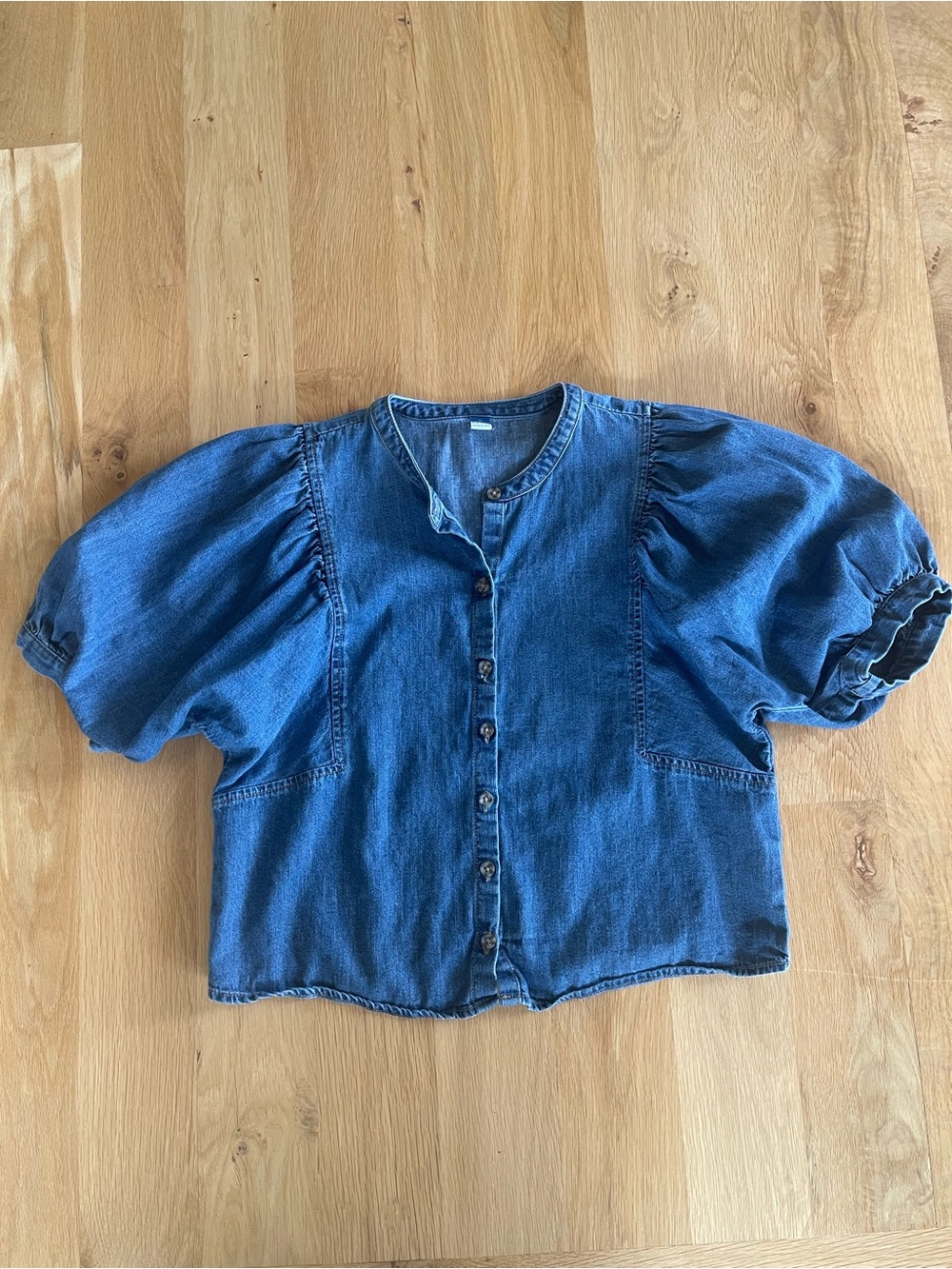 NWOT- Old Navy Denim Button front gorgeous bubble sleeves top